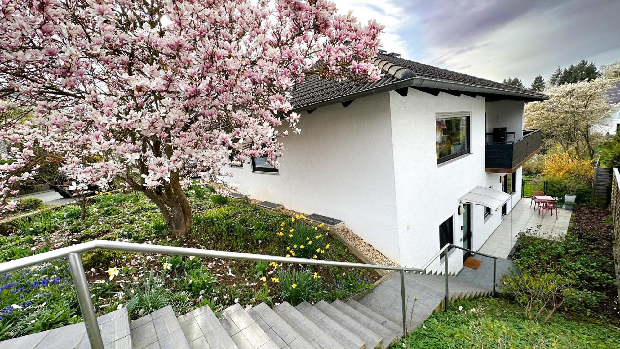 Gemuetliche Ferienwohnung Am Kurpark Bad Camberg Exterior foto